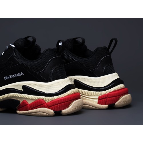 Кроссовки BALENCIAGA Triple S цвет Черный арт. 10722